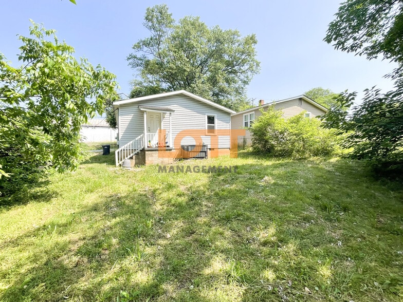 Building Photo - 5 Saint Clair St