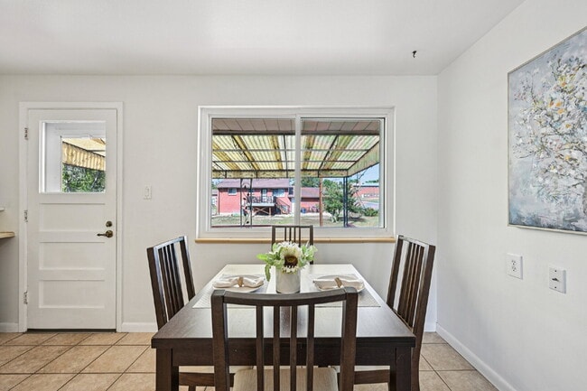 Building Photo - Welcome to this spacious 3+ bed, 2-bath bi-level home in Arvada - Available Now!