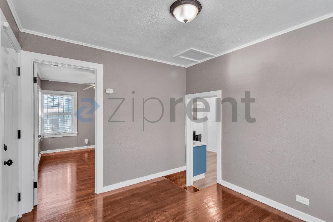 Building Photo - Unit