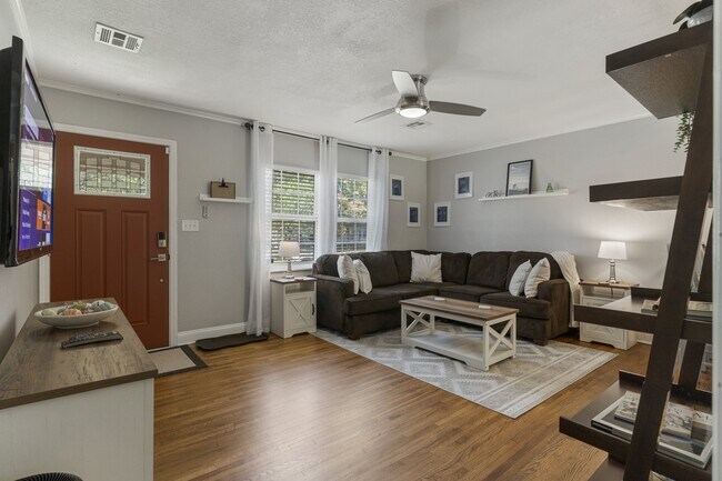 Building Photo - 4911 S Cincinnati Ave