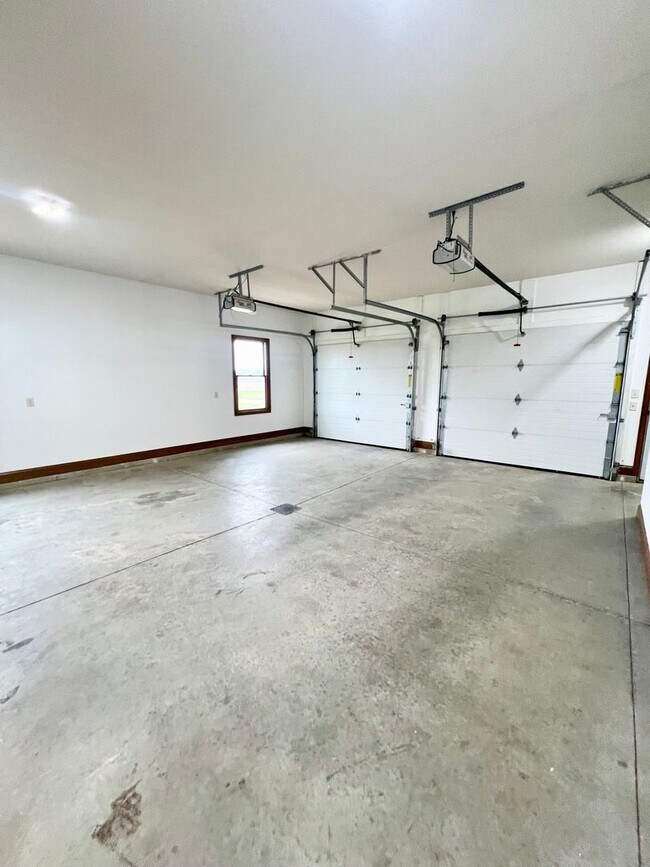 Building Photo - 13711 Hoagland Rd