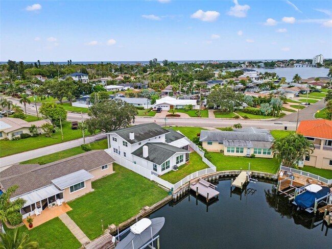 Building Photo - 4000 14th Way NE