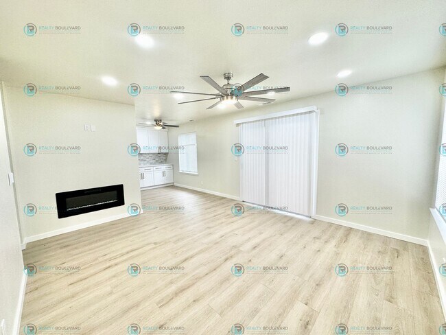 Building Photo - 2-Bedroom Condo with Modern Upgrades