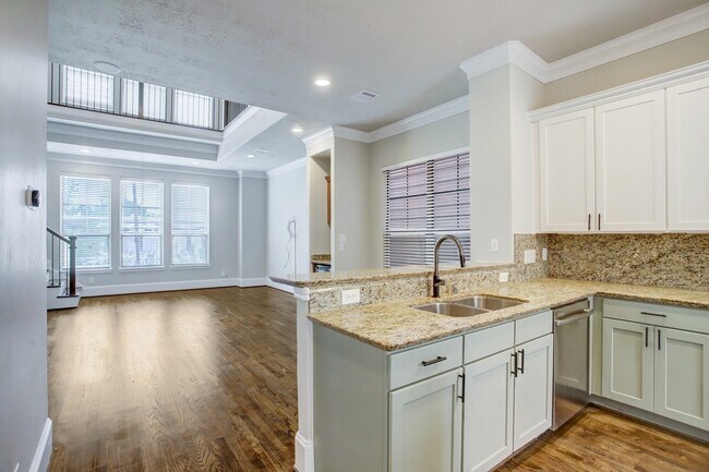 Building Photo - 1046 W 23rd St