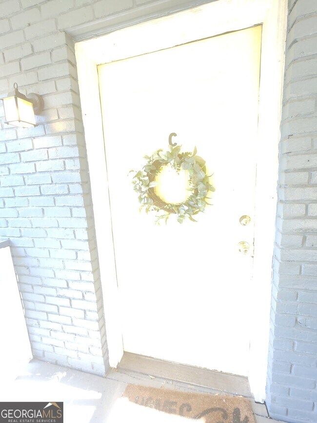 Building Photo - 917 Oakview Ave