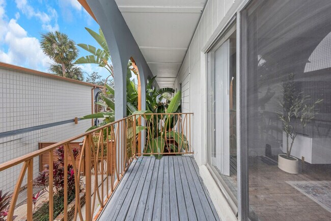 Building Photo - 4307 W Kennedy Blvd