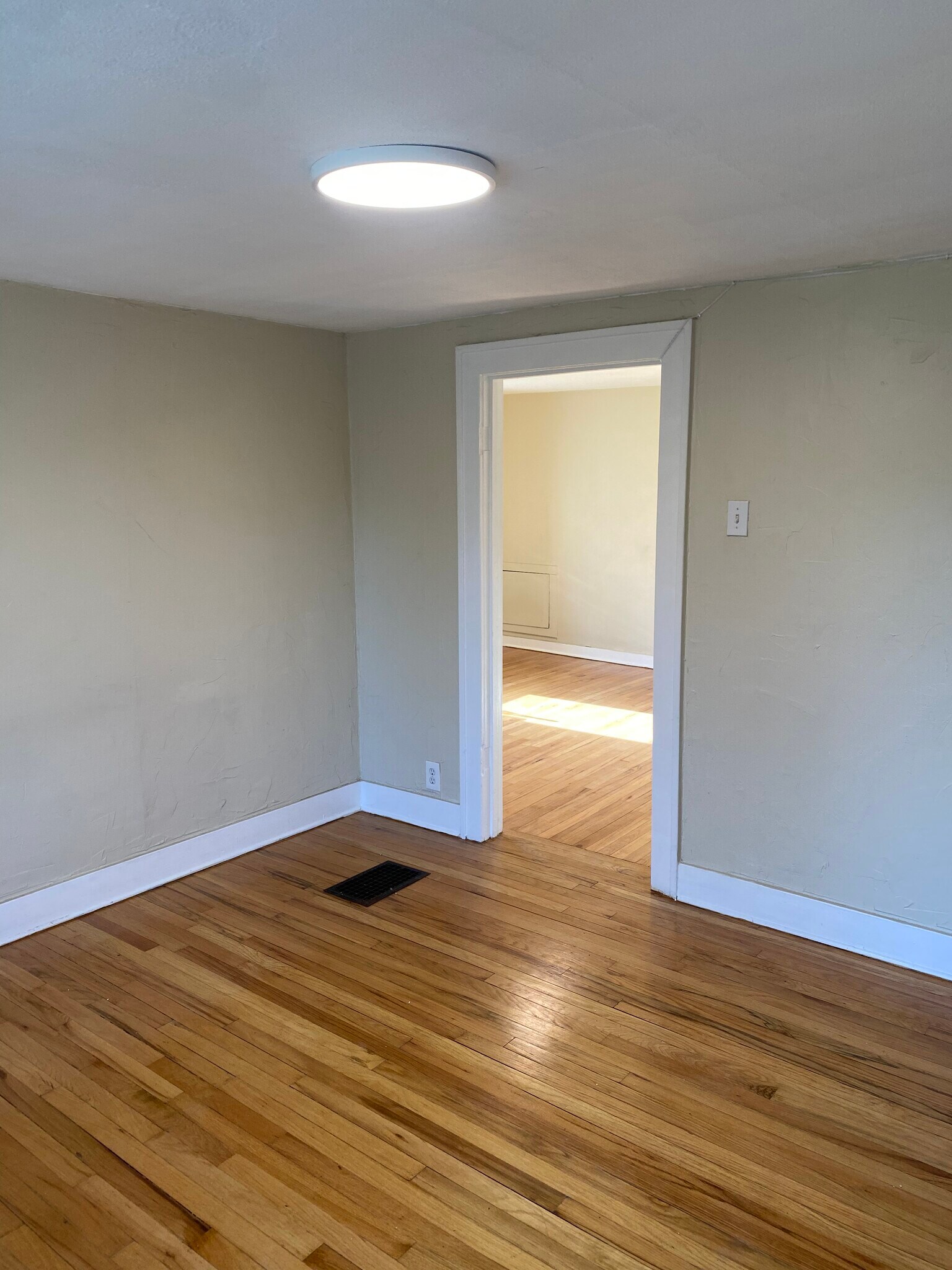 Building Photo - 1123 Midland Blvd