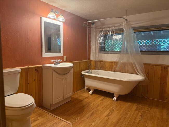 Building Photo - Charming Whitefish Home