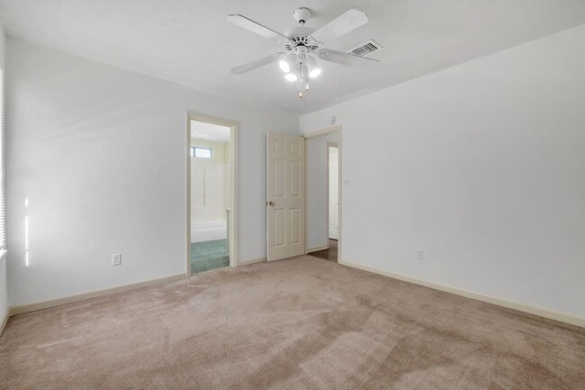 Building Photo - 3214 Skyview Dr