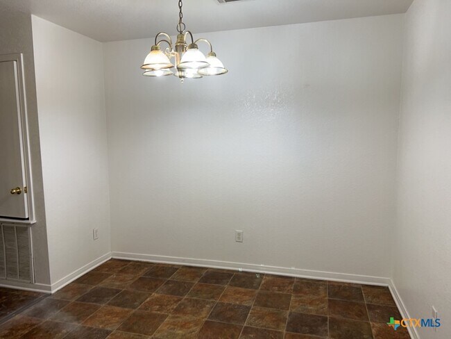 Building Photo - 308 Cedar Ridge Dr