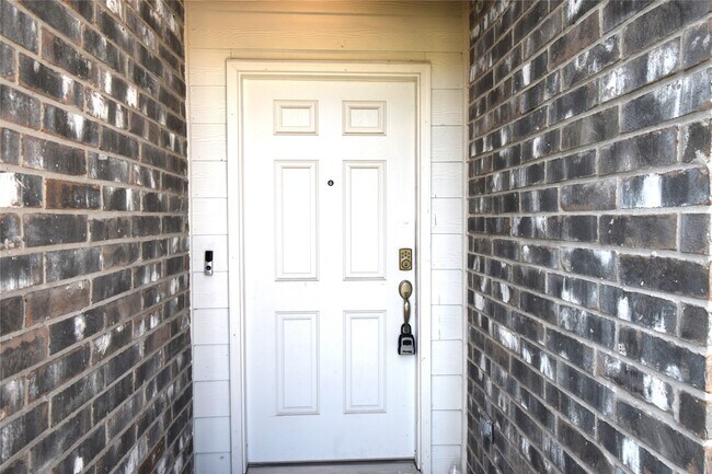 Building Photo - 5930 Dovershire Blf Wy
