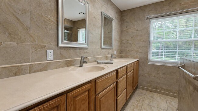 Building Photo - 2469 Lackland Ave