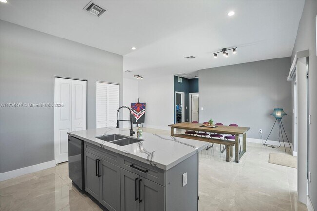 Building Photo - 808 NW 5th Terrace