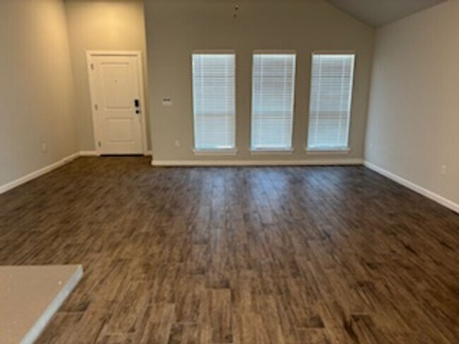 Building Photo - FIRST MONTH FREE - NEW NEW NEW!