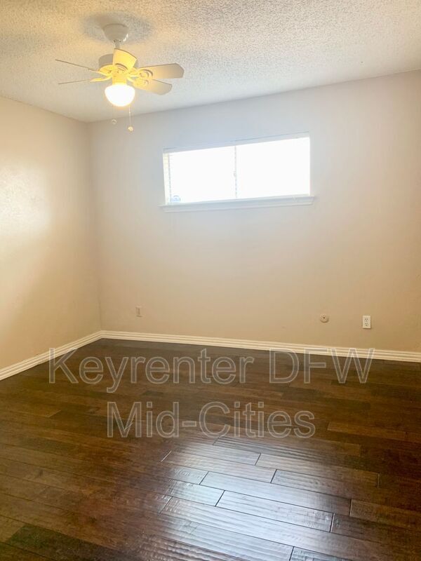 Building Photo - 505 E Scotland Dr