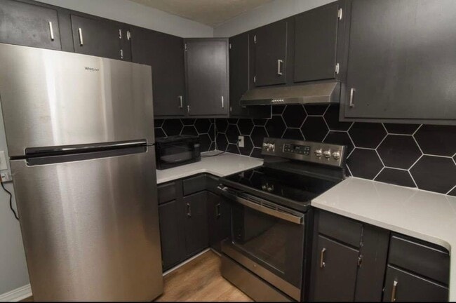 Building Photo - 5 Lake St