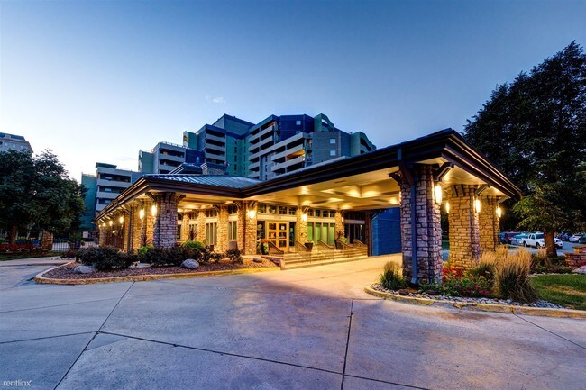 Building Photo - 1170 Galapago St