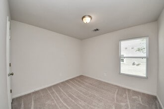 Building Photo - 164 Goldenrod