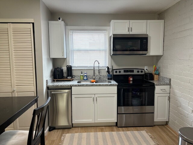 Building Photo - FREE 1 Month Rent! Renovated 2BR Near Children’s Hospital & German Village