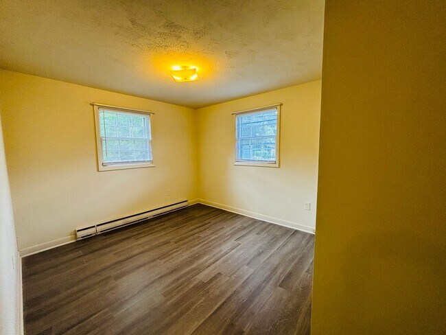Building Photo - 1605 Lark Ln