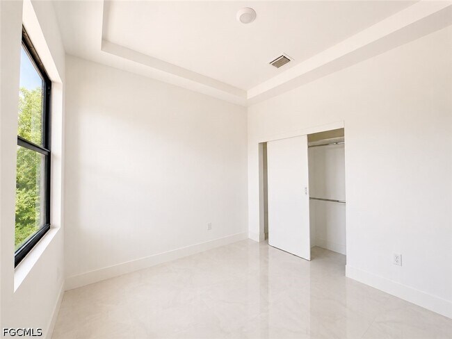 Building Photo - 8034 Life Cir