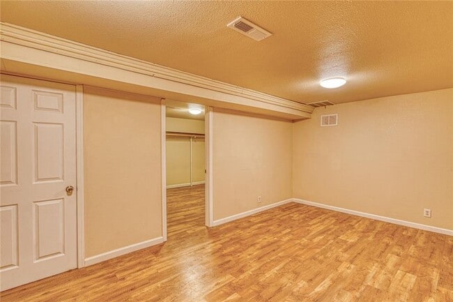 Building Photo - 296 Hartt Hill Dr