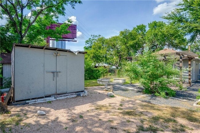 Building Photo - 1105 Clermont Ave