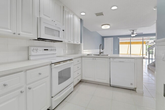 Building Photo - 28721 Alessandria Cir