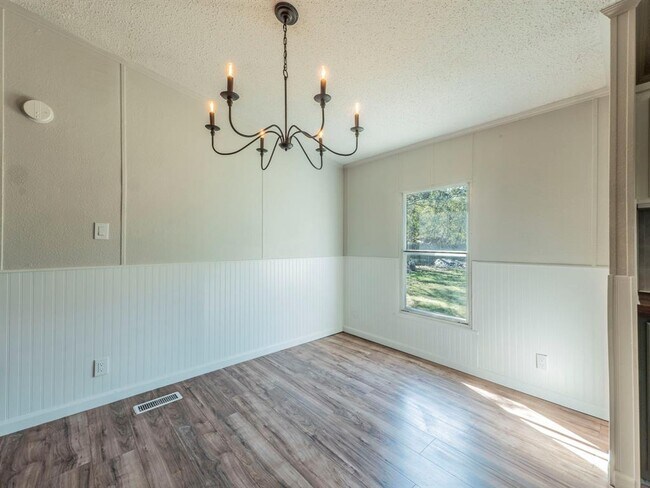 Building Photo - 301 N Buffalo Ave