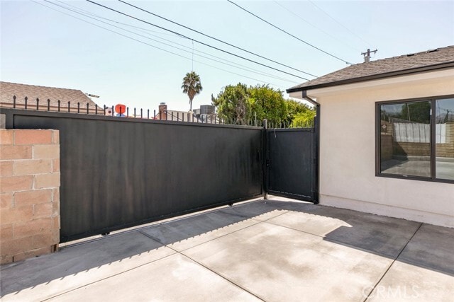 Building Photo - 10446 Woodley Ave