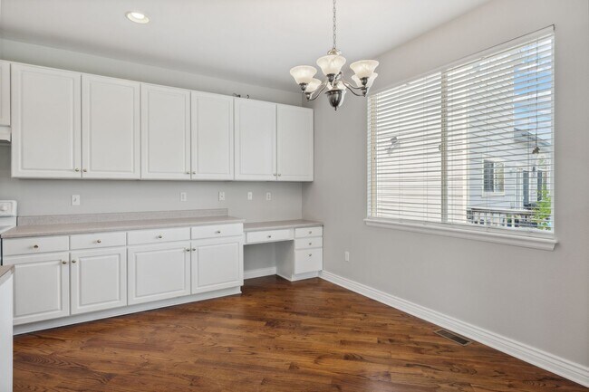 Building Photo - Fantastic 4 Bed with Office in The Farm