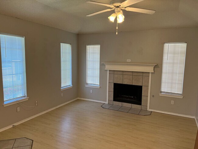 Building Photo - 3108 110th St