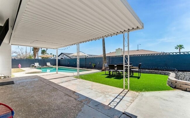 Building Photo - 4765 Monterrey Ave