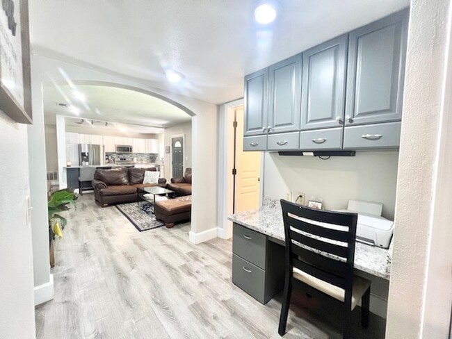 Building Photo - 1212 Bayshore Dr