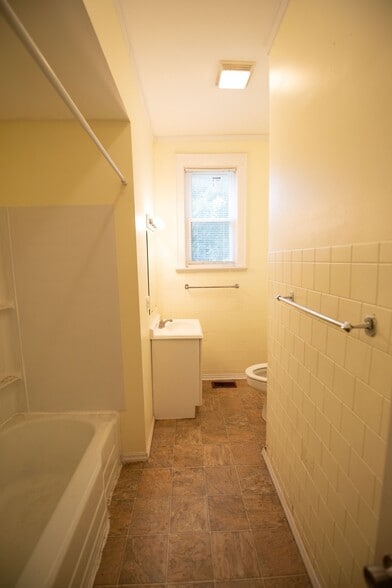 Building Photo - 805 S Sprigg St
