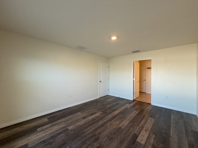 Building Photo - 822 18th Ave SE