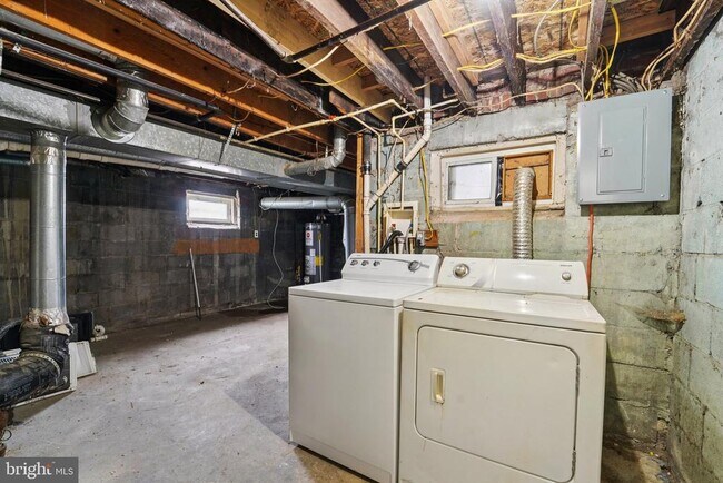 Building Photo - 800 Stoll St