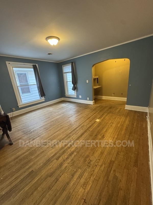 Building Photo - 915 N Main St