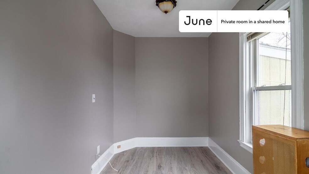 Building Photo - Room in Shared 5 bed/1 bath home