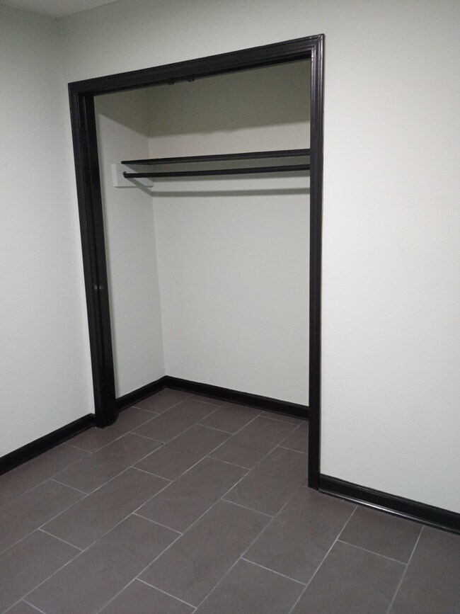 Building Photo - 2392 Zanone Ave