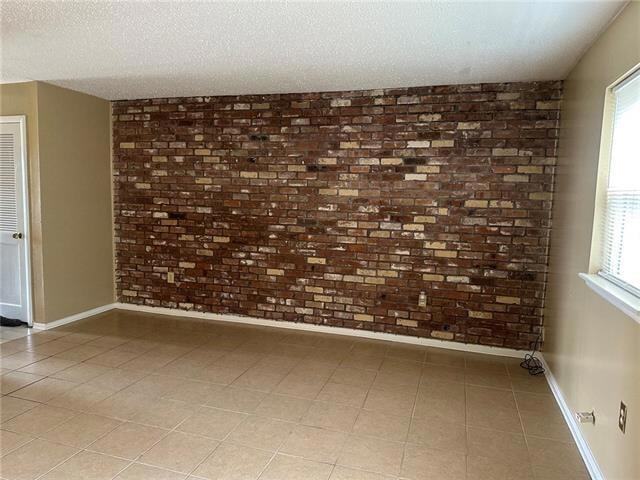 Building Photo - 300 Coral Ave