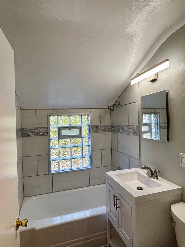 Building Photo - 2644 S Linebarger Ter