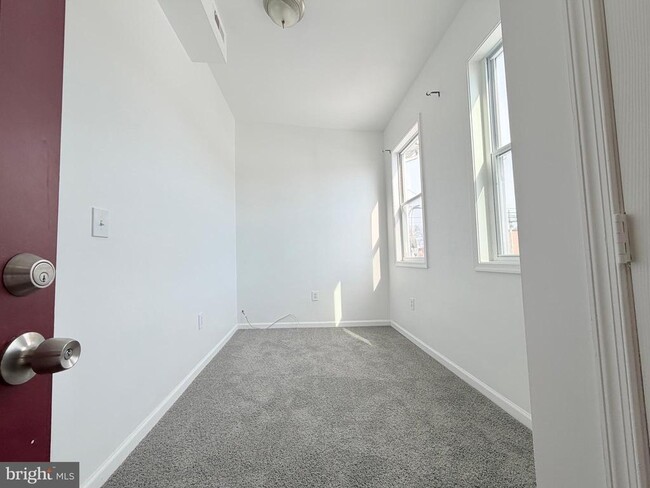 Building Photo - 1709 Trinidad Ave NE