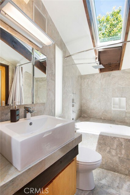 Building Photo - 785 Alta Vista Way