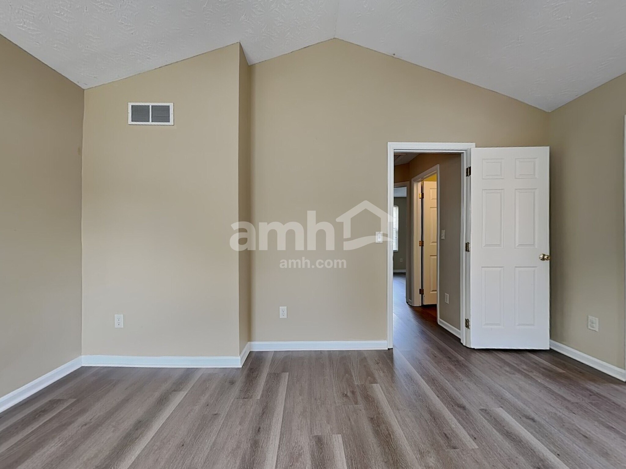 Building Photo - 161 Lakeview Dr