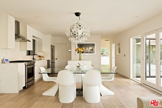 Building Photo - 2872 Nichols Canyon Rd