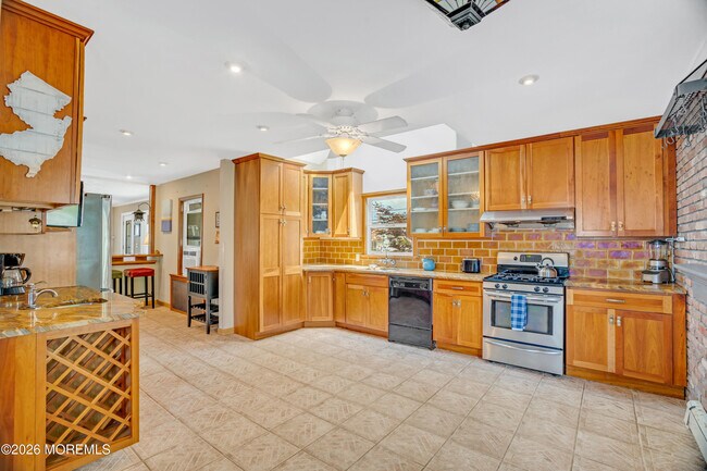 Building Photo - 1209 16th Ave