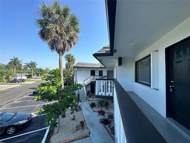 Building Photo - 2401 NW 9th Ave