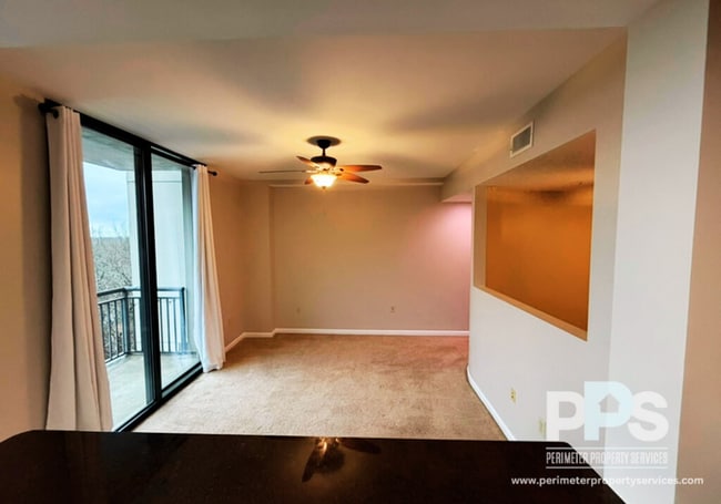 Building Photo - 3040 Peachtree Rd NE