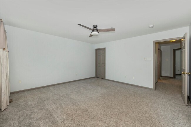 Building Photo - Twin Arch Crossing Rental